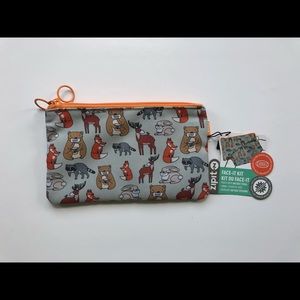 3/$20 - Zip it pouch and face mask kit (BNWT)